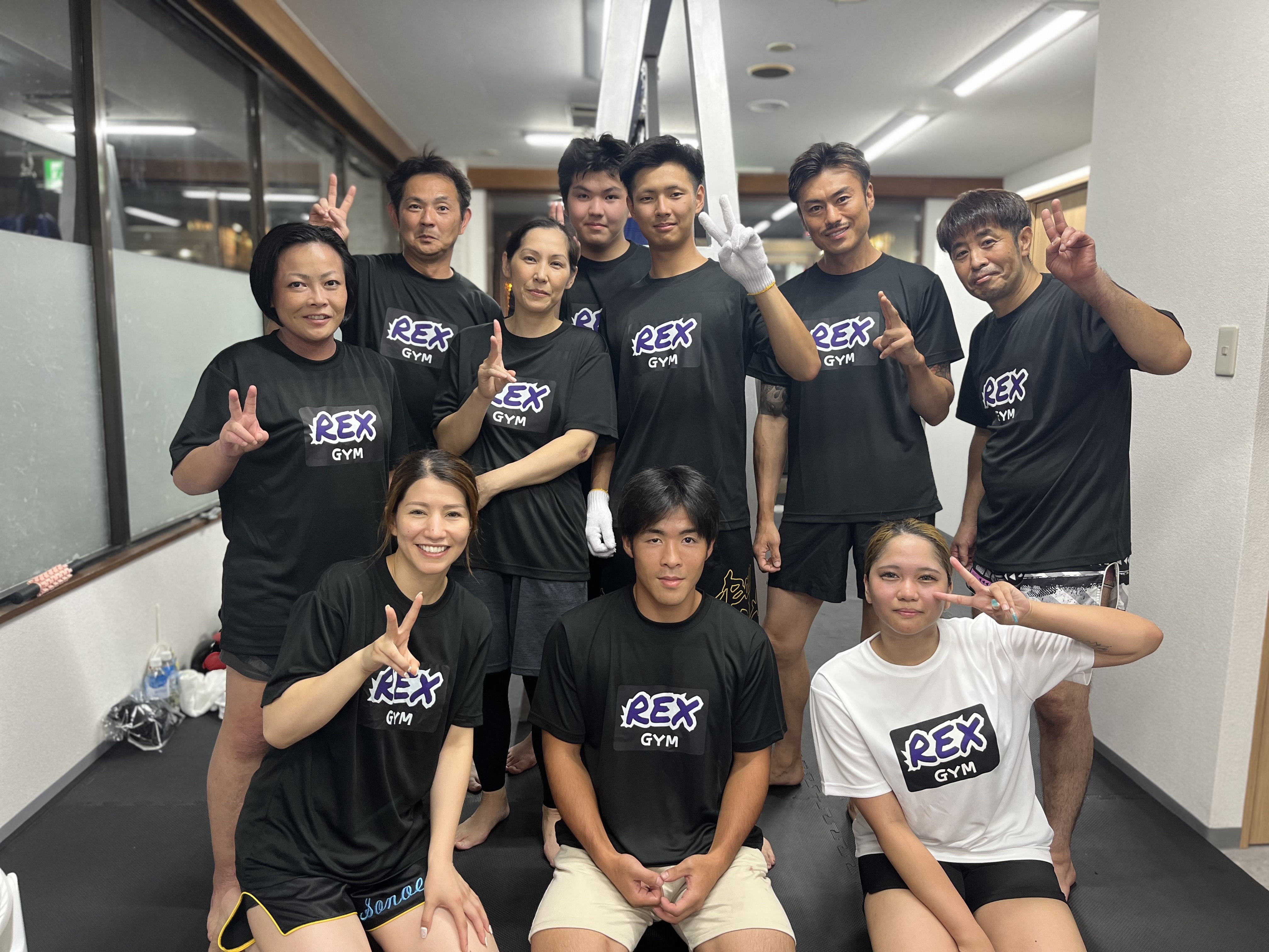 レックスジムのスタッフ集合写真